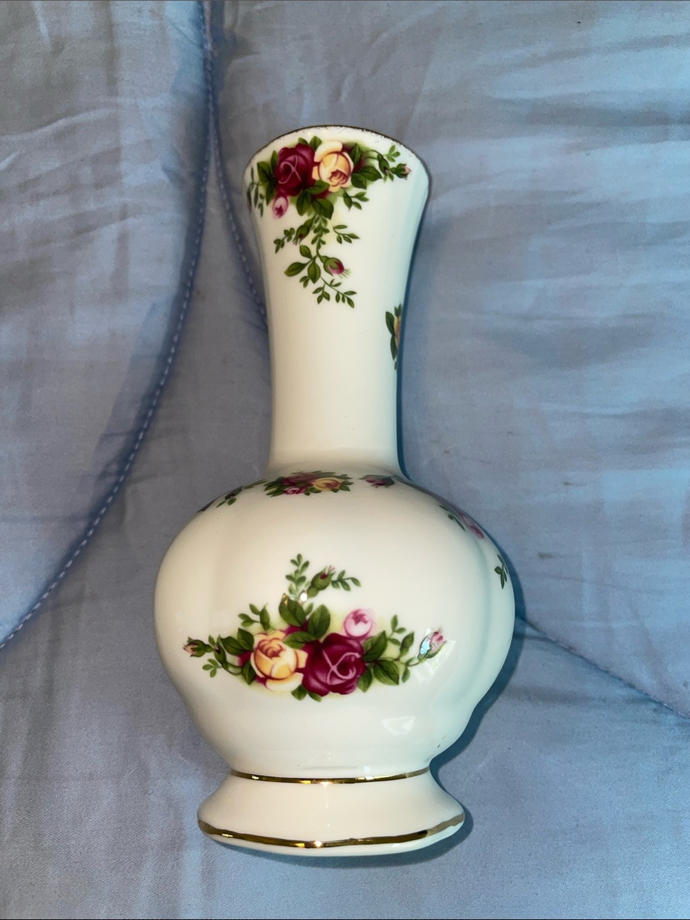 Vintage Royal Albert 1962 Old Country Roses Vase. Excellent Condition